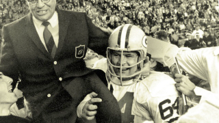 Illustration for article titled How My Career Ended: I Threw The Most Famous Block In NFL History But Couldn't Open A Hole In My Contract